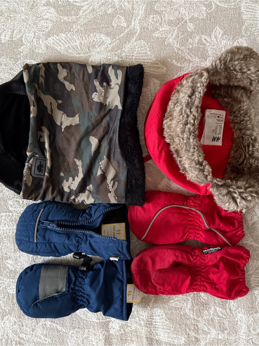 Kids set up consisting of 2 winter hats and 2 mittens.